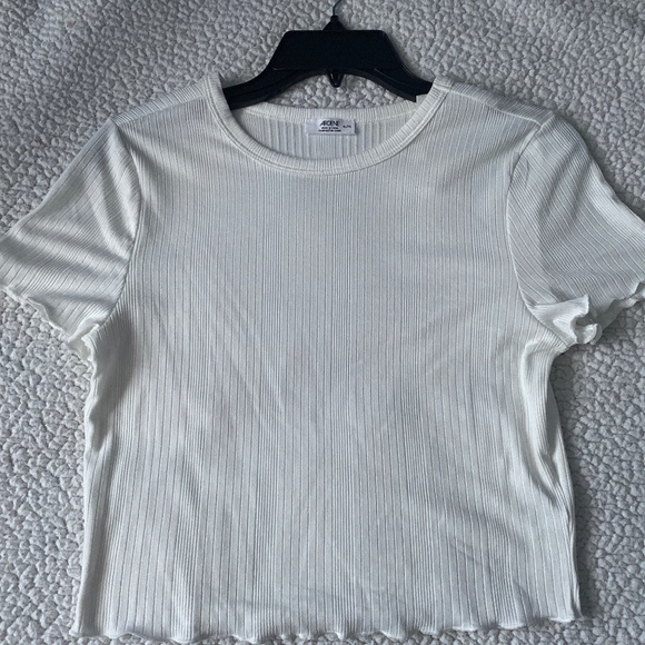 🎀4/$25🎀 Cropped Ruffed T-Shirt - Picture 1 of 3